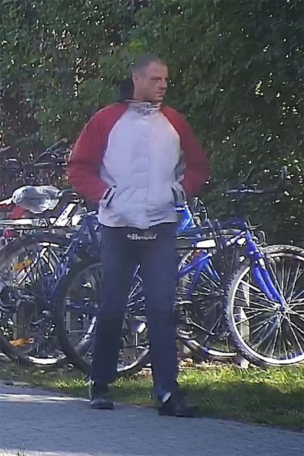Rozpoznajesz tego mężczyznę? Może mieć związek z kradzieżami rowerów - foto: KPP Pruszków
