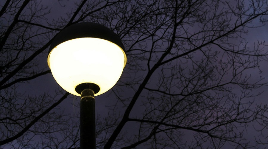 Oświetlenie w Podkowie włącza się zbyt późno? Urząd zapowiada poprawę - Grodzisk News