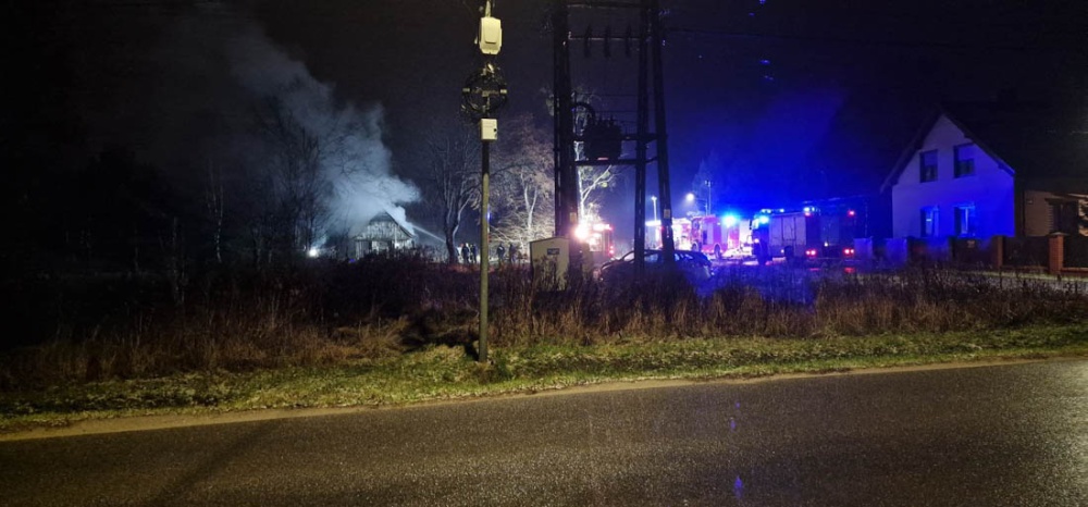 Wieczorny pożar w Budach Grzybku - foto: Czytelnik Rafał