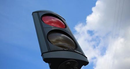 Będzie sygnalizacja świetlna na przejściu przy szkole w Szczęsnem - Grodzisk News