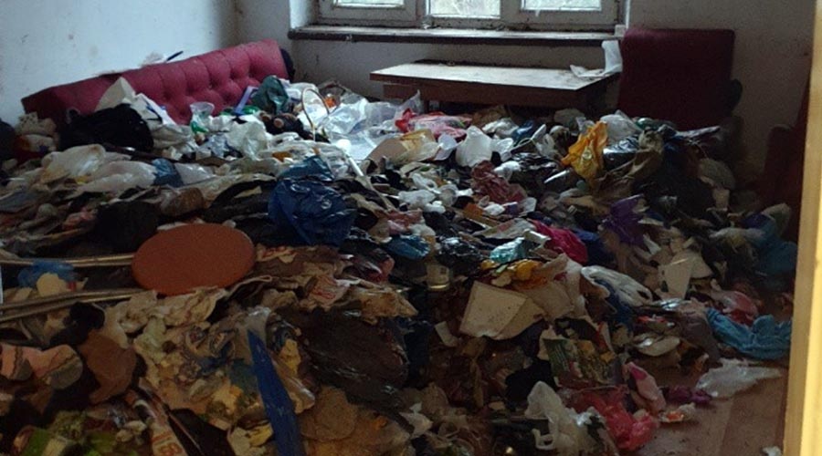 Mieszkanie pełne stert śmieci w Podkowie. „Zdjęcia szokują, ale nie oddają gehenny” - Grodzisk News