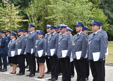 Uroczysty apel i awanse służbowe grodziskich funkcjonariuszy przy okazji Święta Policji - Grodzisk News