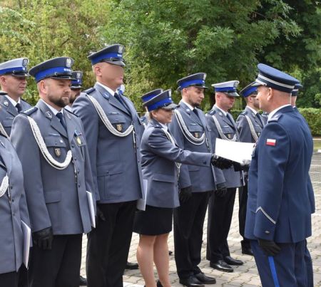Uroczysty apel i awanse służbowe grodziskich funkcjonariuszy przy okazji Święta Policji - Grodzisk News