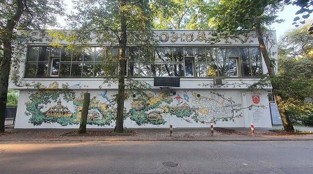 Artystyczny mural przyozdobił budynek w Podkowie - Grodzisk News