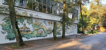 Artystyczny mural przyozdobił budynek w Podkowie - Grodzisk News