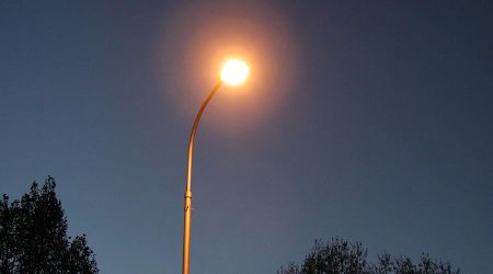 Brwinów stawia na latarnie uliczne regulowane zegarem słonecznym - Grodzisk News