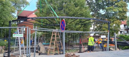 Modernizacja pergoli na milanowskich skwerach w toku [FOTO] - Grodzisk News