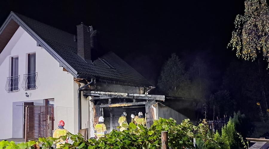 Nocny pożar w Żabiej Woli [FOTO] - foto: Facebook/Ochotnicza Straż Pożarna w Żelechowie