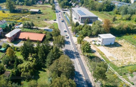 Trwa budowa ścieżki pieszo-rowerowej z Grodziska do Jaktorowa. Zobacz postępy prac z lotu ptaka - Grodzisk News