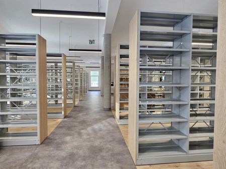 Zobacz jak wygląda nowa biblioteka w Brwinowie [FOTO] - Grodzisk News