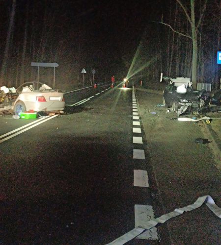 Czołowe zderzenie na drodze 579. Trzy osoby w szpitalu - Grodzisk News