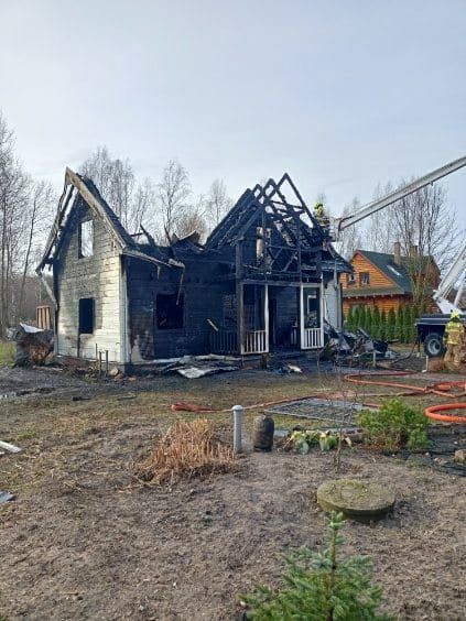 Pożar domu w Budach Zosinych. Budynek spłonął - Grodzisk News
