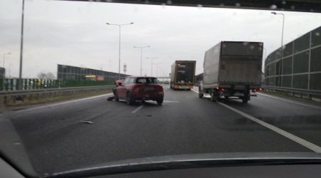 Zderzenie trzech samochodów na autostradzie w kierunku Warszawy [FOTO] - Grodzisk News