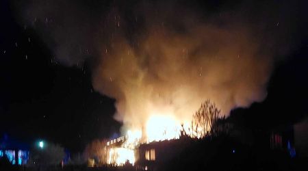 Nocny pożar domu w Chylicach-Kolonii. Wielogodzinna akcja strażaków - Grodzisk News