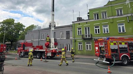 Pożar budynku na Sienkiewicza zablokował ruch na drodze 719 - Grodzisk News