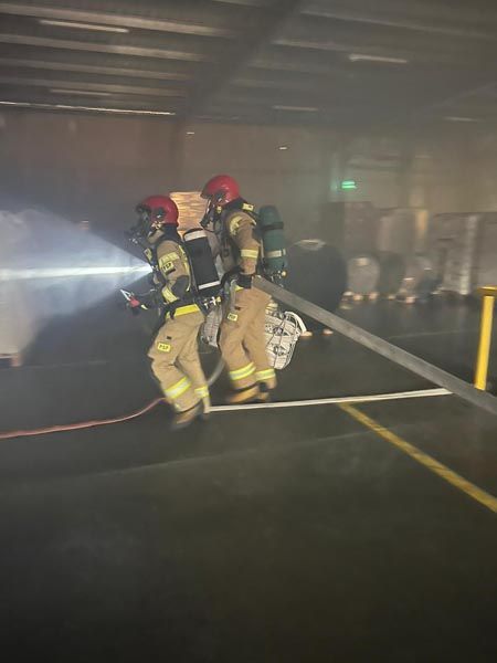 Pożar magazynu i ewakuacja w Urszulinie. Tak ćwiczyli grodziscy strażacy [FOTO] - Grodzisk News
