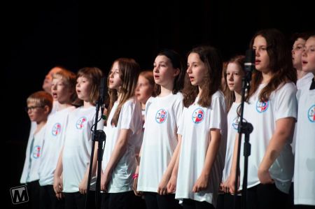 Uczniowie błysnęli talentami podczas jubileuszu grodziskiej „Szóstki”  [FOTO] - Grodzisk News