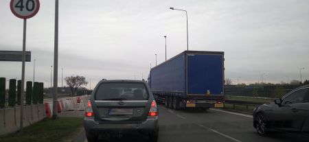 Zderzenie ciężarówki z karetką w Tłustem - Grodzisk News